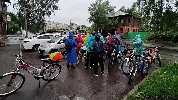 О талонах, плановой экономике и товарах «с нагрузкой» вспомнили вологодские велоэкскурсоводы