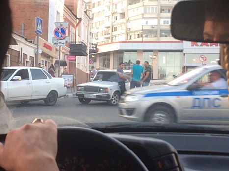 В Волжском районе "ВАЗ-2107" врезался сзади в автомобиль "LADA Priora"