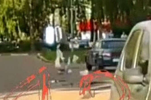 Появилось видео, как в Подольске Lada сбила женщину с двухлетним ребенком
