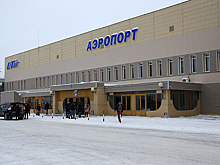 Сильный снегопад помешал работе ноябрьского аэропорта