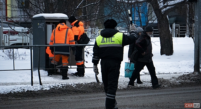 Инспекторы ГИБДД задержали в Екатеринбурге двух автоугонщиков