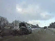В Чувашии на видео сняли последние секунды перед жестким столкновением Lada и Renault
