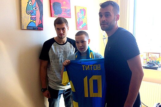Футболисты "Астаны" навестили тяжелобольного 14-летнего фаната