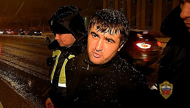 Одурманенный угонщик-фантазер застрял в снежной пробке в центре Москвы