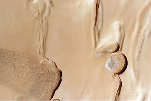Гигантские ледяные дюны сфотографировали на Марсе