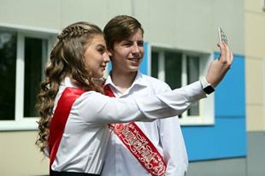 Праздник Бантов в Красноярске. Для 11-классников прозвучал последний звонок
