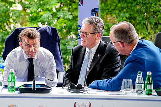 Стармер обсудил Украину в телефонном разговоре с Макроном и Мерцем