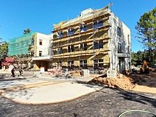 К устройству фасада здания детсада на 250 мест приступили в Красногорске