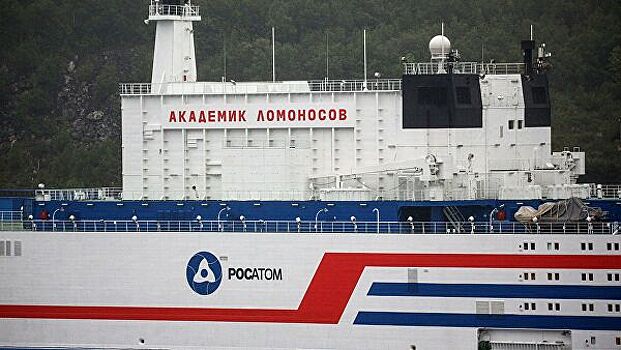 Плавучий атомный блок "Академик Ломоносов" преодолел первую тысячу миль