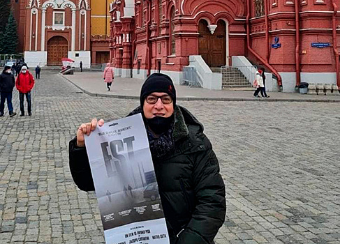 Двух итальянских сценаристов задержали в центре Москвы за афишу авторского кино