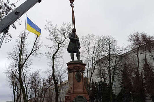 В украинском Днепре демонтируют памятник Ломоносову