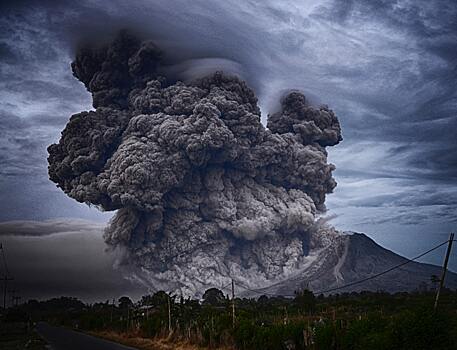 Высоту извержения вулкана Тонга назвали рекордной