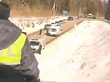 Появилось видео с места падения автобуса с эстакады в Подмосковье