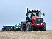 Оренбургские аграрии могут приобрести петербургские тракторы со скидкой