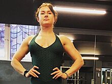 Увлекающаяся культуризмом дочь Марии Шукшиной станцевала в боди перед зеркалом