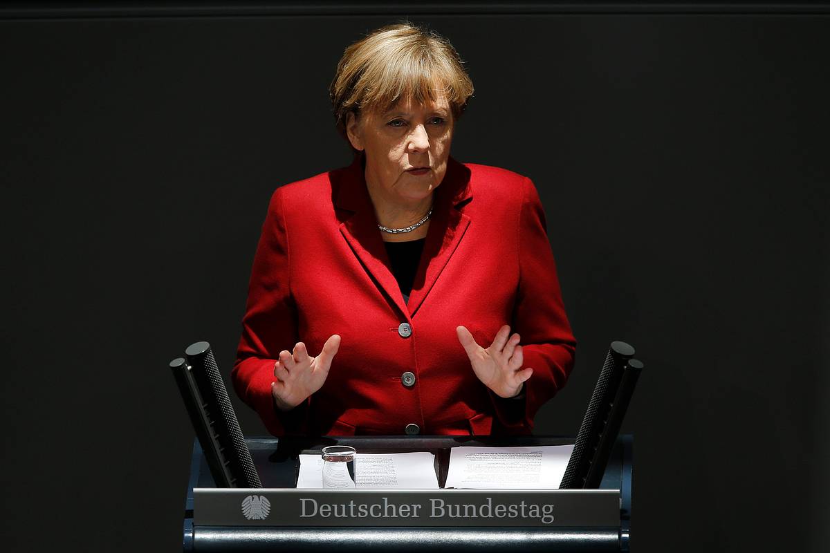 Бывший министр финансов ФРГ рассказал о попытке свергнуть Меркель в 2015 году