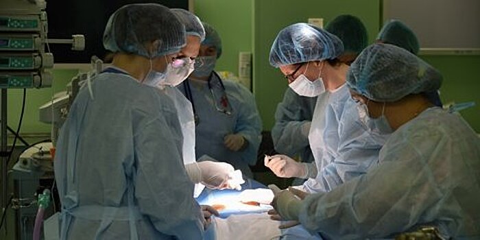 Столичные врачи прооперировали пациента с раком гортани и донорским сердцем