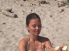 Телеведущая Виктория Боня снялась в бикини