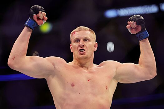 Российский боец поднялся на первое место в рейтинге тяжеловесов UFC