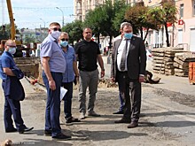 Бурмистров осмотрел ремонт магистральных теплосетей в Рязани