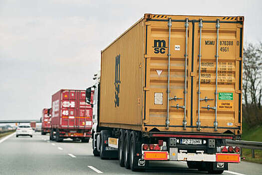 Автоэксперт Субботин: в выходные и праздники грузовики не должны ездить по трассам