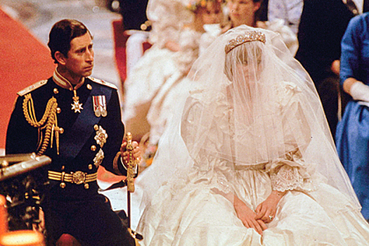 Дети принцессы Дианы согласились показать ее свадебное платье впервые за 25 лет