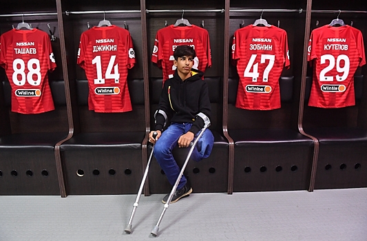 В Москве исполнили мечту 13-летнего иракского футболиста, потерявшего ногу