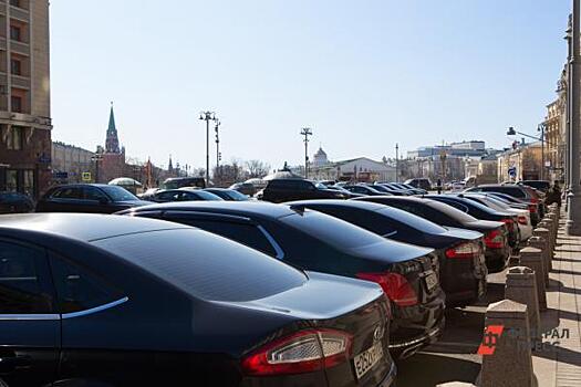 На каких машинах ездят новосибирские чиновники: импортозамещение не требуется