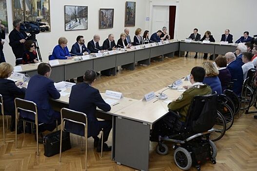 Путин предложил покататься на лыжах чемпиону Паралимпийских игр Мошкину
