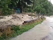 Появились видео из затопленного Крыма