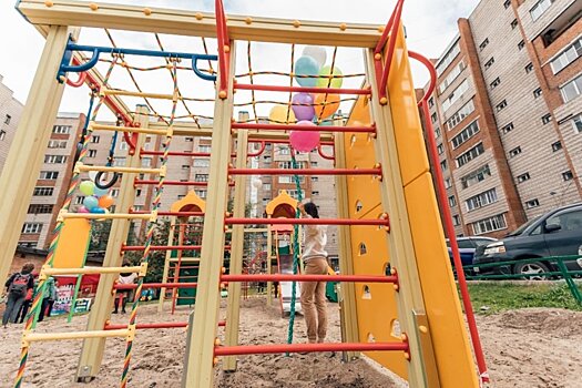 В Ленинском районе Новосибирска открыли две новых детских площадки