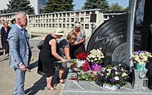 Сегодня в Харькове открыли памятник на могиле певца Вадима Мулермана
