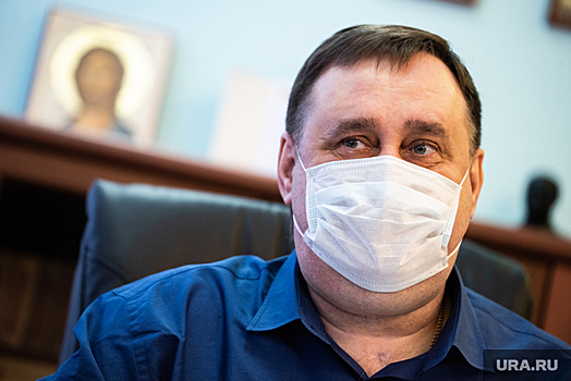 Главу свердловского минздрава избавляют от опасного противника