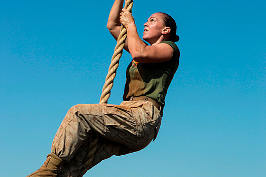 Элитную школу снайперов в США впервые окончила женщина