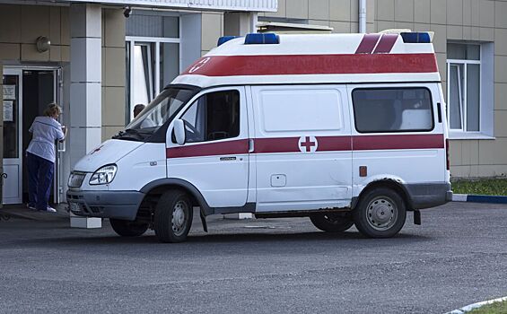 В Волгограде опрокинулся КамАЗ с полуприцепом