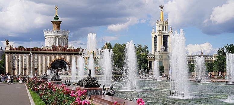 Выставка художника-реставратора открылась в коллежде «26 КАДР»