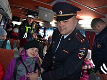 Сотрудники ГИБДД ЗАО провели акцию «Пристегнись и улыбнись» в автобусе – тренажере