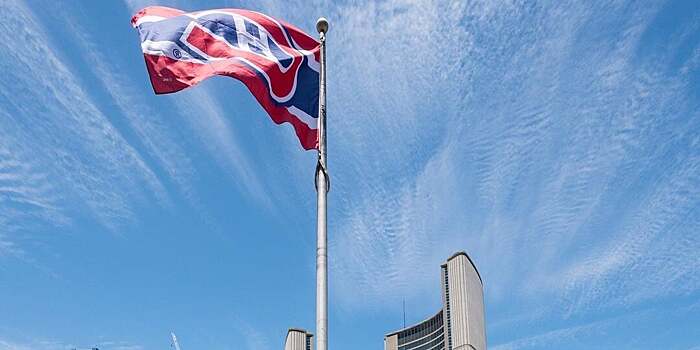 Мэр Торонто поднял флаг «Монреаля» над мэрией после проигранного спора