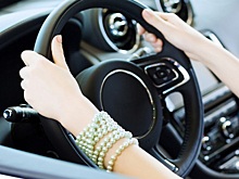 В Пензе автоледи на внедорожнике протаранила световую опору