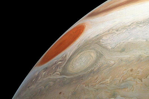 Juno сфотографировал штормовую часть Юпитера