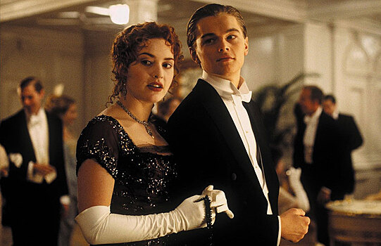 Премьера легендарного фильма Джеймса Кэмерона «Титаник» состоялась 24 года назад. Картина принесла еще таким юным Леонардо ДиКаприо и Кейт Уинслет (экранные Джек и Роза) мировую популярность.