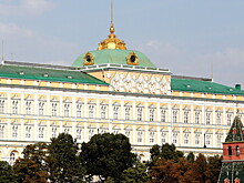 Зарыли на 15 метров в землю и заставили маршировать 15 тысяч солдат: как строили Большой Кремлевский дворец?