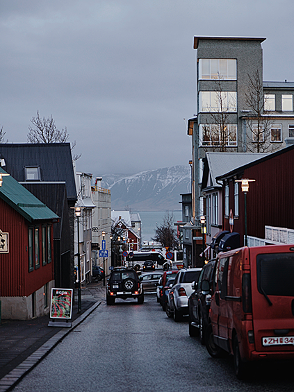 Если выйти из дома в 10 утра, то еще пару часов придется побродить в сумерках, потому что в январе световой день здесь продолжается около четырех часов.  