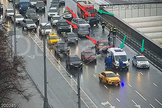 Машина миллиардера из списка Forbes Игоря Рыбакова попала в ДТП в Москве