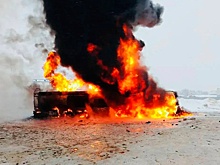 Два человека попали в больницу после возгорания бензовоза в ХМАО