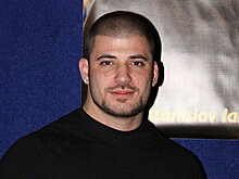 Актер из "Гарри Поттера" разместил в Сети фото в футболке с Кадыровым