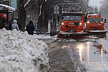 На расчистку Москвы от снега вышли тысячи коммунальных машин