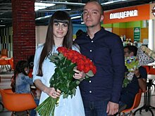 Предложение по-армянски: парень выкупил билеты в кино ради любимой