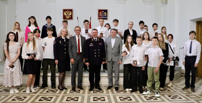 В канун Дня России юным жителям Ивановской области вручены первые паспорта