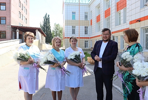 «Единая Россия» поздравила омских врачей и фельдшеров с Днем медицинского работника